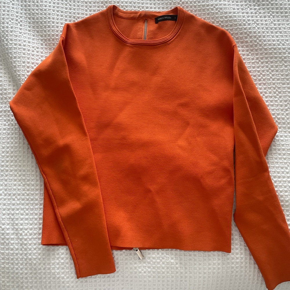 Thin semester with a back zipper